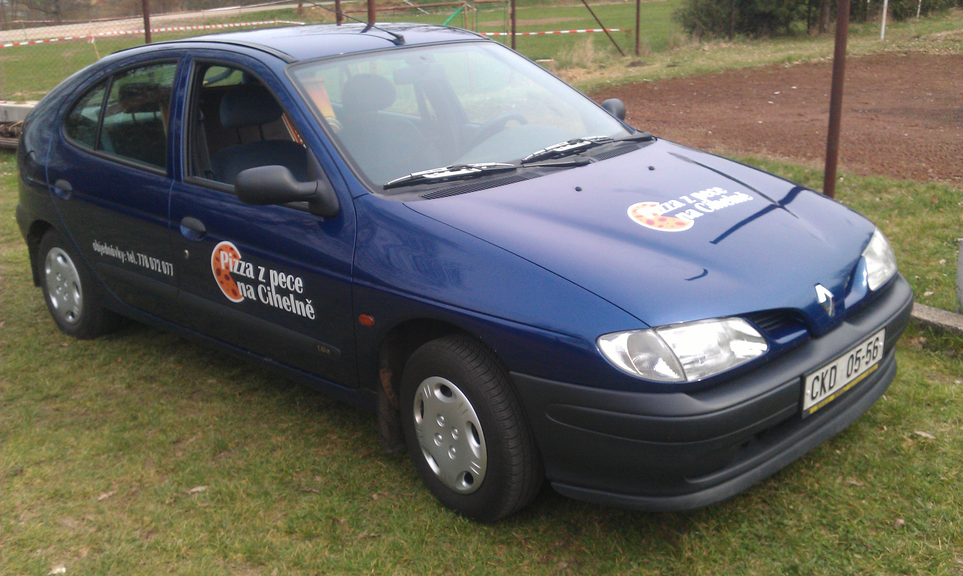 Renault s polepem